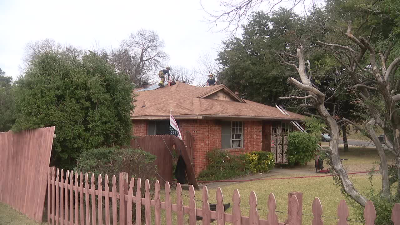Elderly couple rescued from burning Dallas home