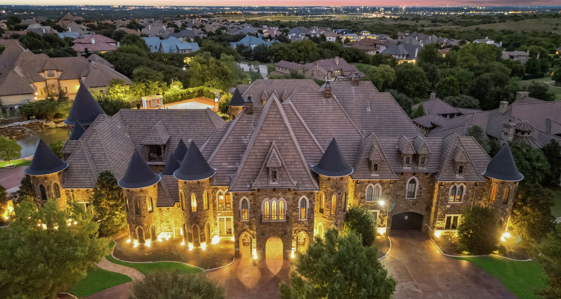 Texas estate once owned by Rangers co-owner sells at auction