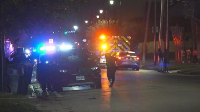 2 teens shot in parking lot after late-night Houston house party