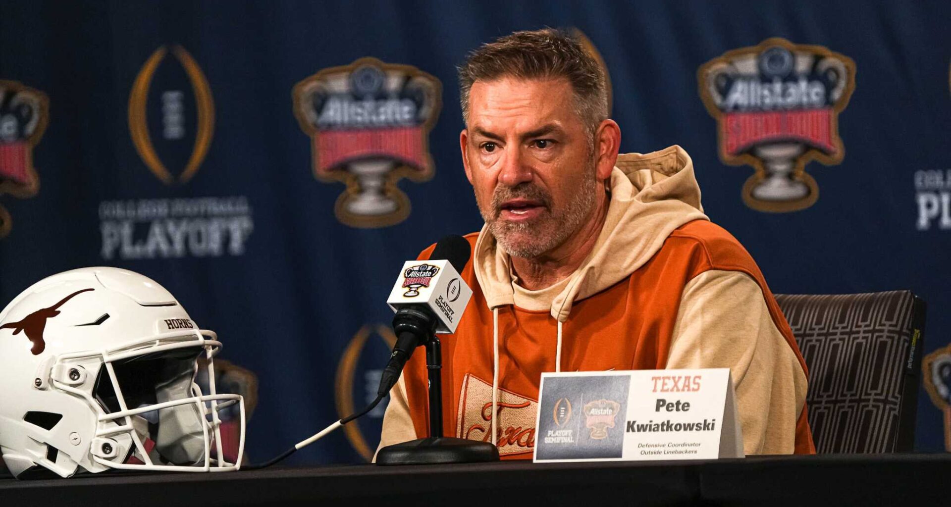 Texas football star 'hurt' by Pete Kwiatkowski firing