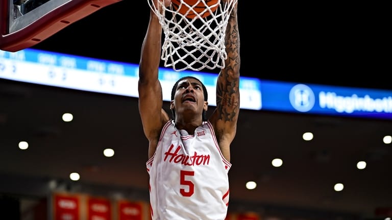 Houston center Chris Cenac Jr. (5) dunks the ball against...