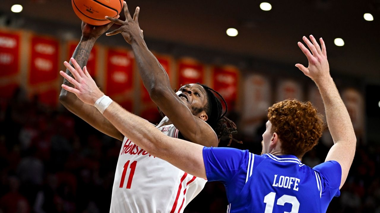 Kingston Flemings scores 15, No. 8 Houston beats Middle Tennessee State 69-60