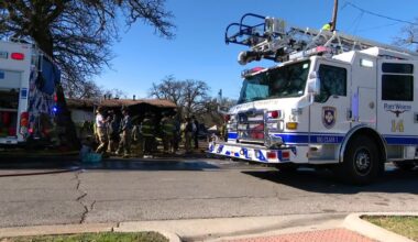 Fort Worth house fire leaves 1 in critical condition