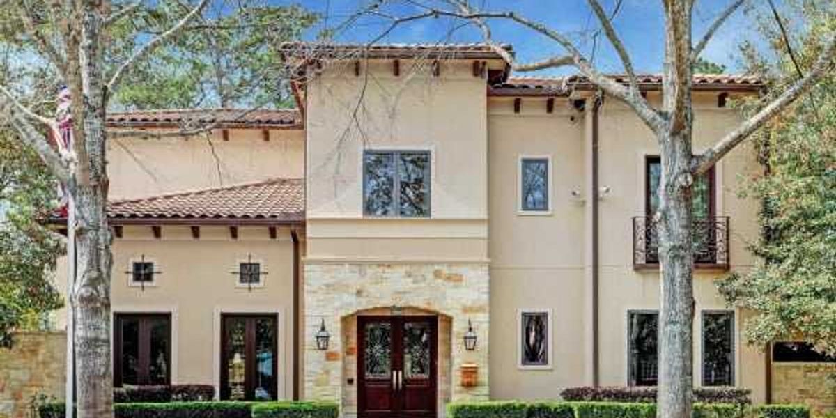 Houston's Pine Shadows mixes charm with a prime location