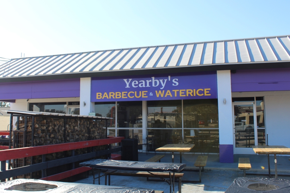 Yearby's Barbecue and Waterice is located at 3201 Alma Drive, Ste. 100, in Plano. (Jacquelyn Burrer/Community Impact)