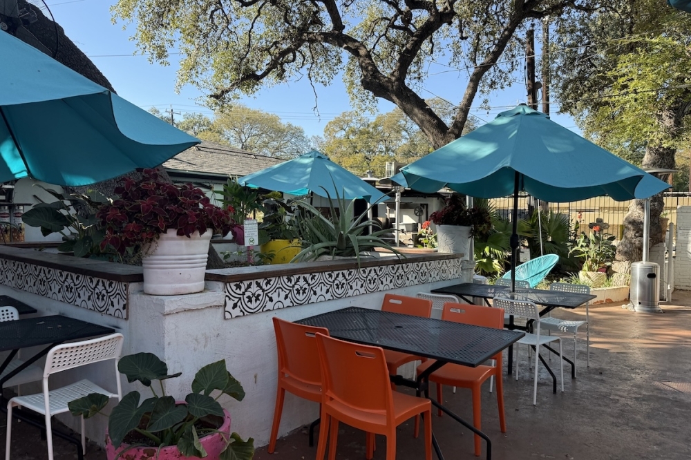 Mezcal Comida & Cantina has an outdoor bar and seating area right next to the Salado Creek Greenway in North San Antonio. (Andrew Creelman/Community Impact)