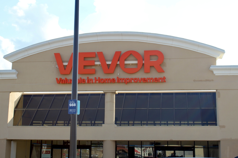 Vevor has plans to open a new location at the former Big Lots building on Jones Road. (Jovanna Aguilar/Community Impact)