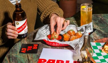 An image of the food and drinks served.
