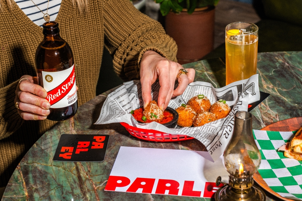 An image of the food and drinks served.