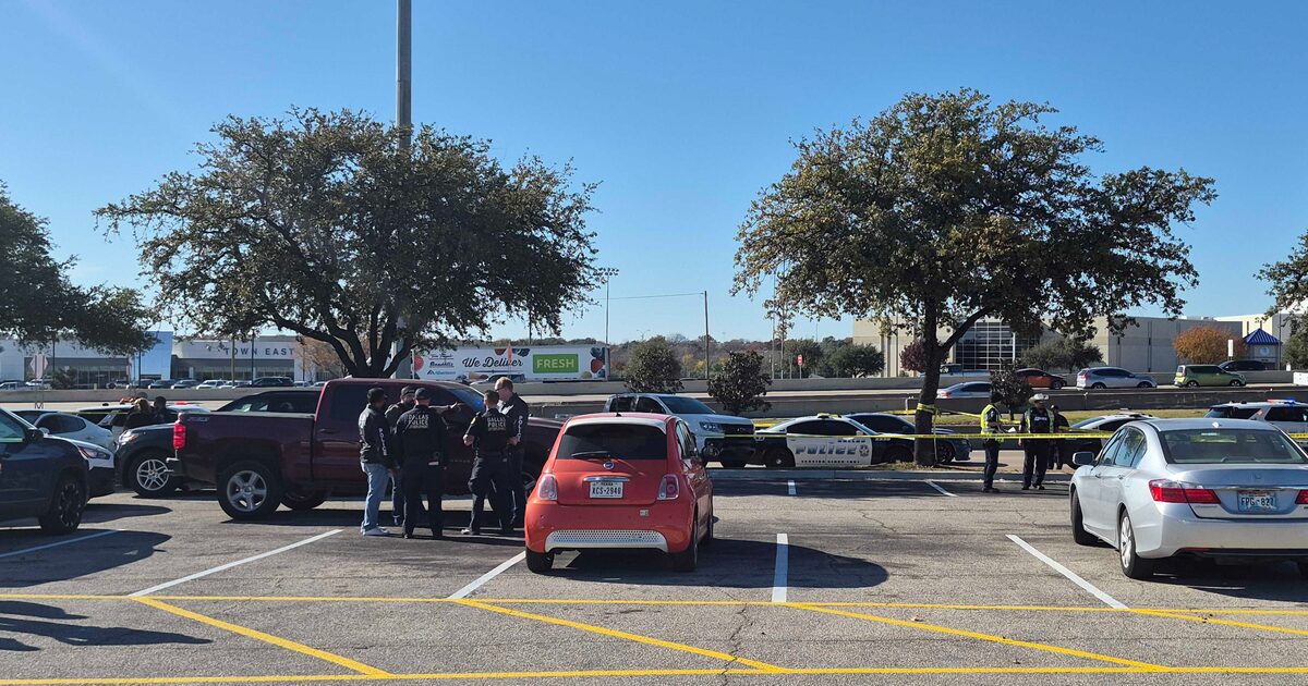 Dallas police fatally shoot murder suspect near Town East Mall in Mesquite, officials say