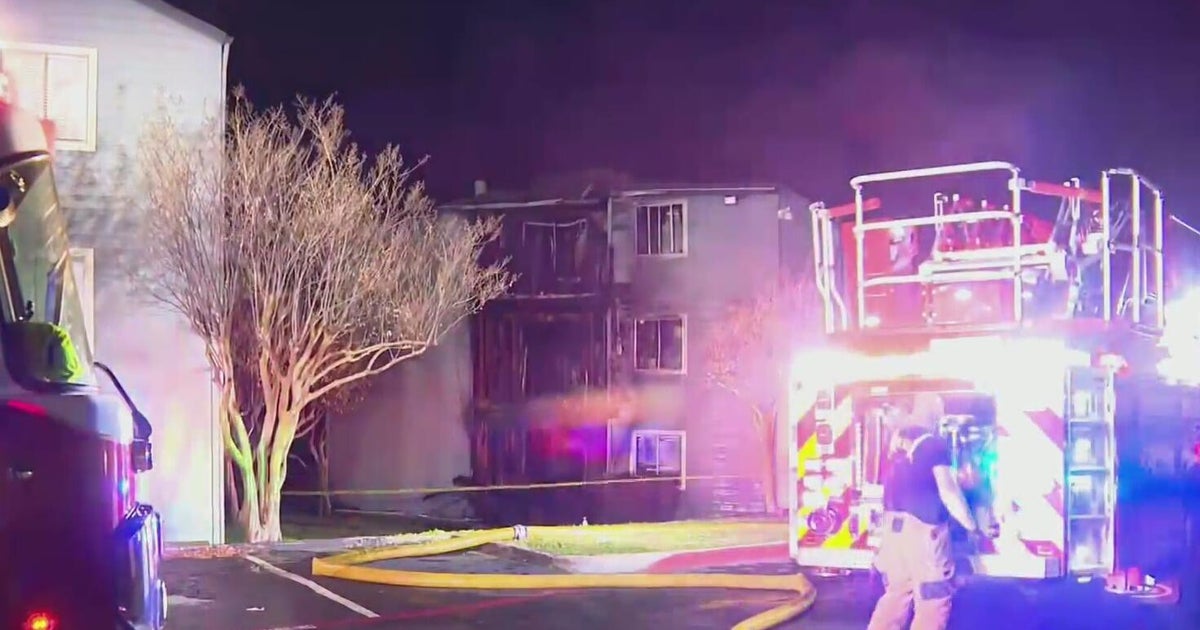 5 rescued, 2 taken to hospital after Dallas apartment fire, officials say