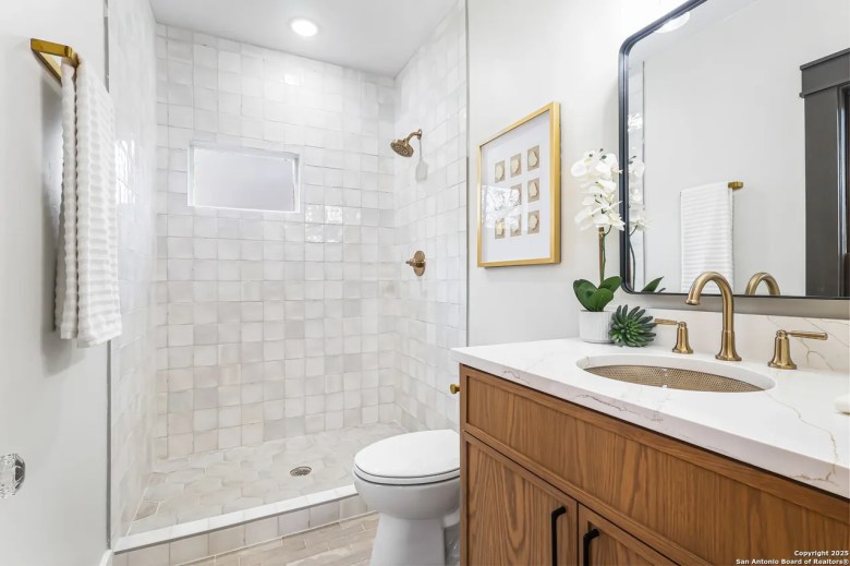 Bathroom featured at 339 W Elsmere Pl, San Antonio, TX, 78212