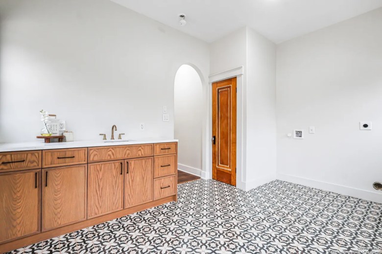 More featured at 339 W Elsmere Pl, San Antonio, TX, 78212