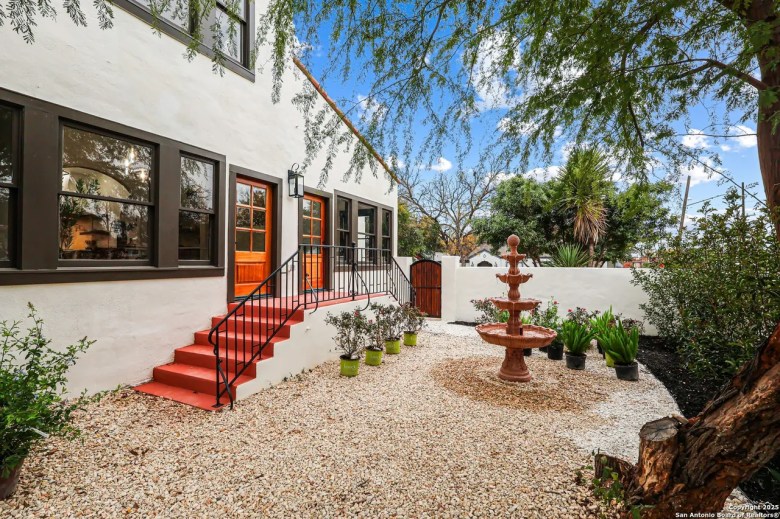 Exterior featured at 339 W Elsmere Pl, San Antonio, TX, 78212