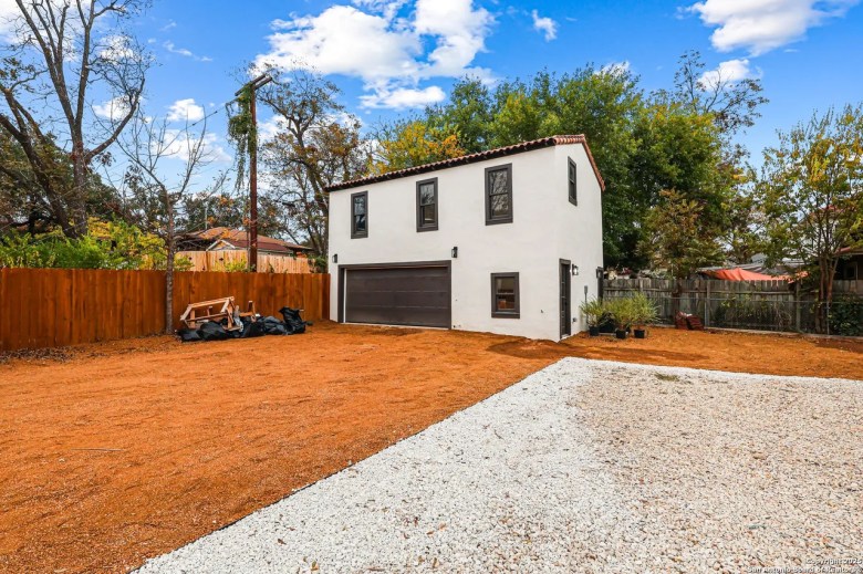 Fence featured at 339 W Elsmere Pl, San Antonio, TX, 78212