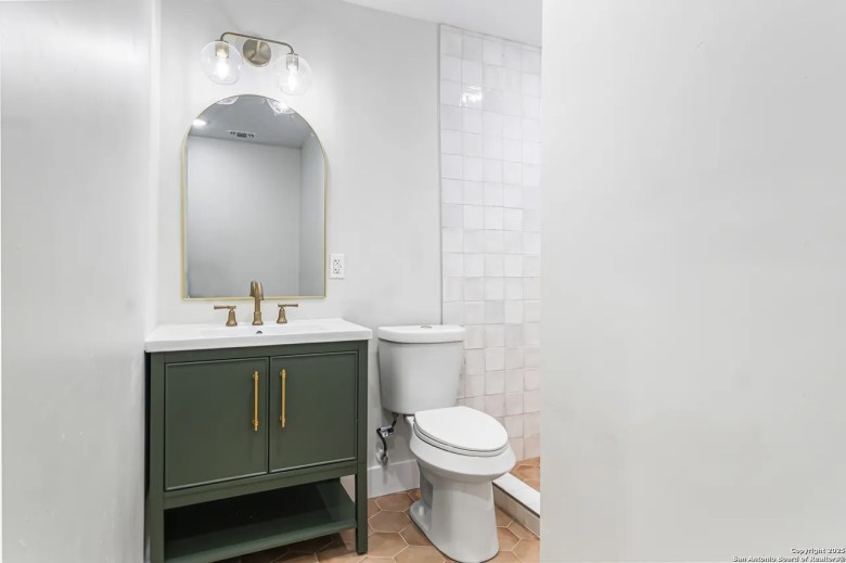 Bathroom featured at 339 W Elsmere Pl, San Antonio, TX, 78212
