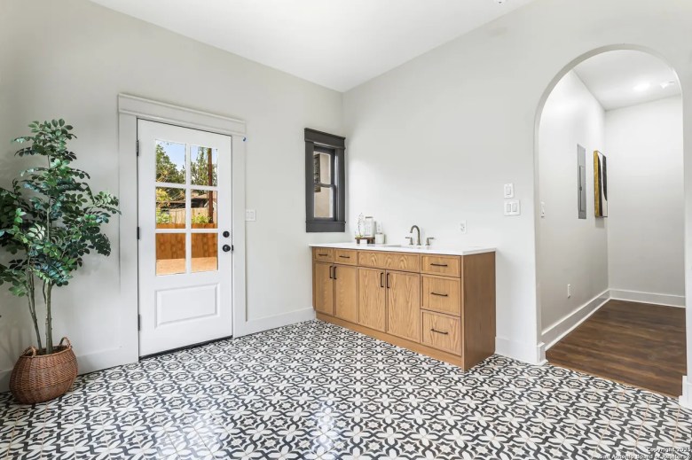 More featured at 339 W Elsmere Pl, San Antonio, TX, 78212