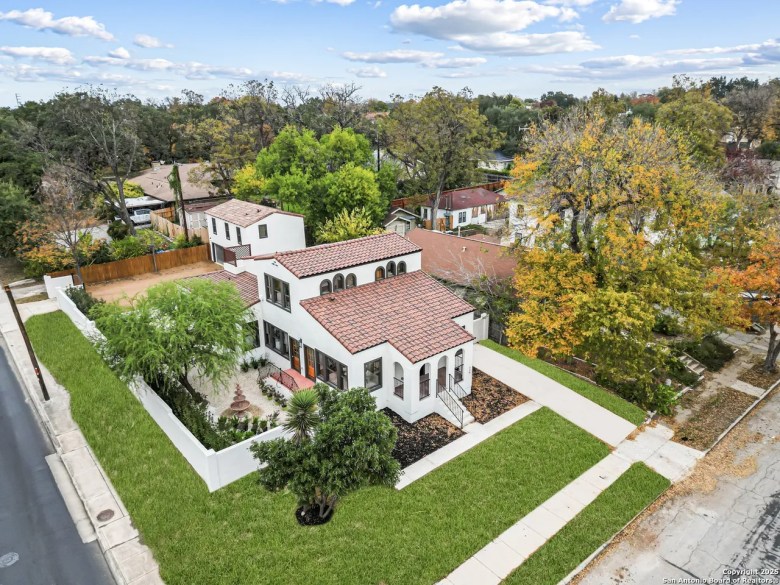 Exterior featured at 339 W Elsmere Pl, San Antonio, TX, 78212