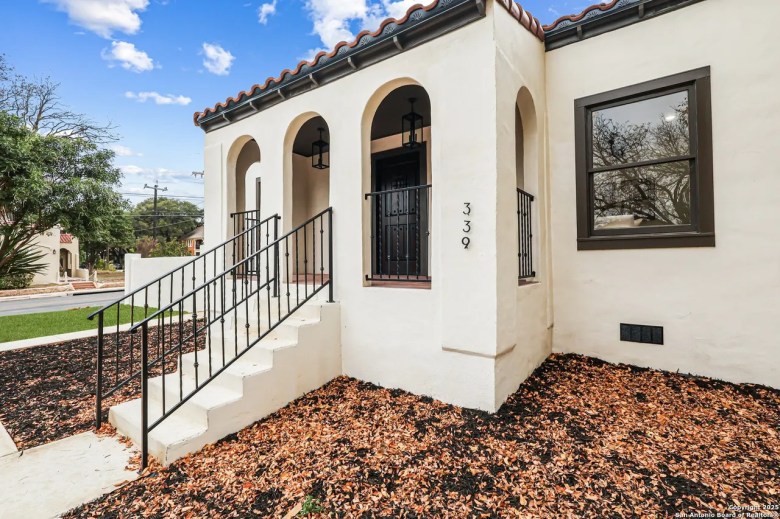 Exterior featured at 339 W Elsmere Pl, San Antonio, TX, 78212