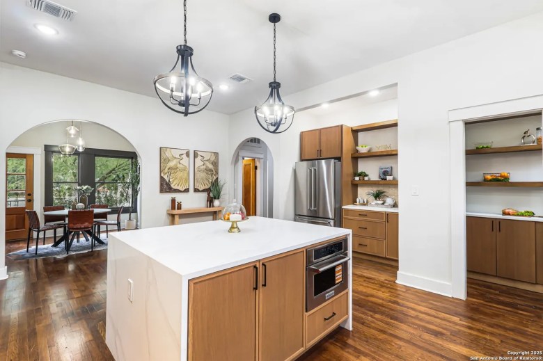 Kitchen featured at 339 W Elsmere Pl, San Antonio, TX, 78212