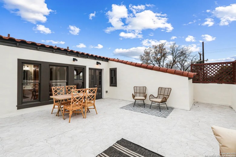 Exterior featured at 339 W Elsmere Pl, San Antonio, TX, 78212