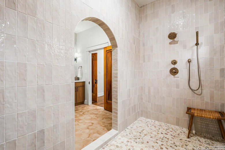 Bathroom featured at 339 W Elsmere Pl, San Antonio, TX, 78212