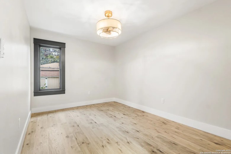 More featured at 339 W Elsmere Pl, San Antonio, TX, 78212