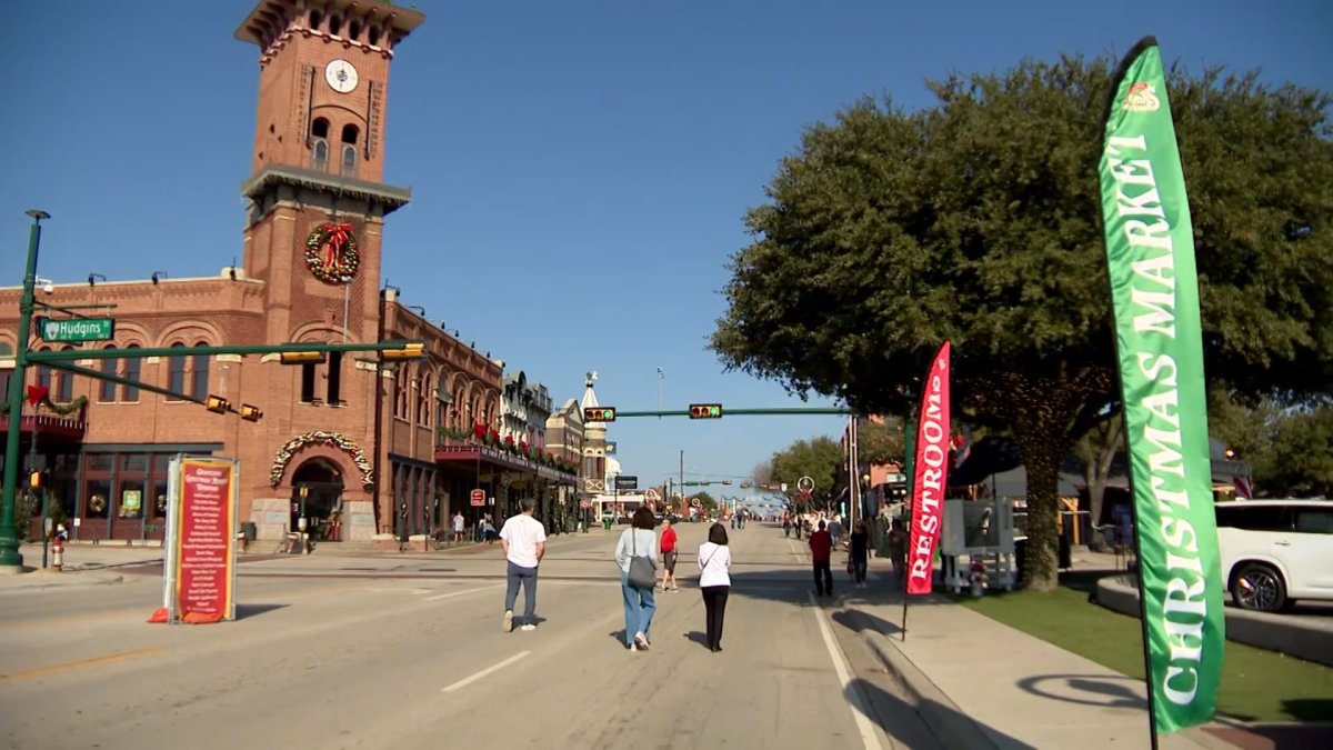 Texas heat melts ice but not holiday spirit in Grapevine – NBC 5 Dallas-Fort Worth