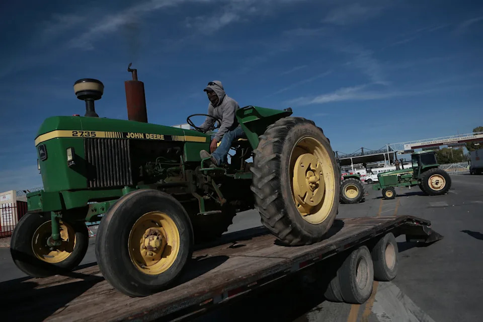 Mexican farmers block the Zaragoza-Ysleta International Bridge in Ciudad Juárez, Mexico, on Wednesday, Nov. 26, 2025. Agricultural machinery and tractors have been positioned at the crossing, halting commercial traffic for a third day. A line of tractor-trailers stretches for several kilometers as exports remain suspended. Only light vehicles are using alternate routes, facing significant delays. Protesters say the blockade will continue with no estimate for reopening.