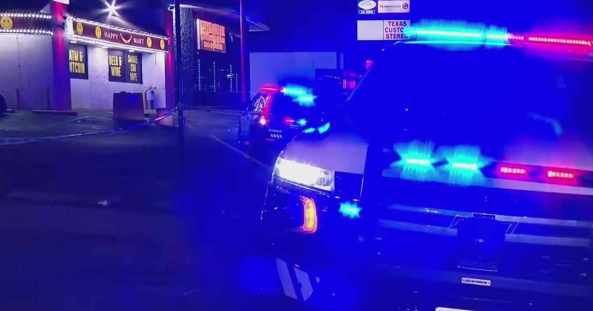 1 dead after argument leads to shooting outside Dallas convenience store, police say