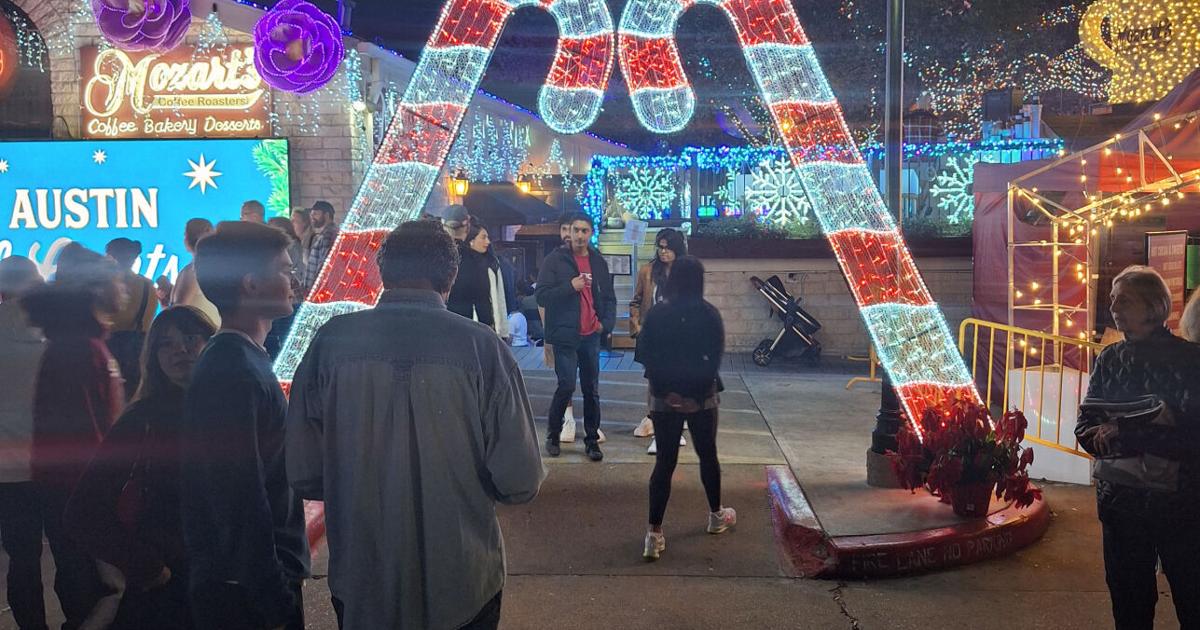 Lake Austin Lights up holidays | Living