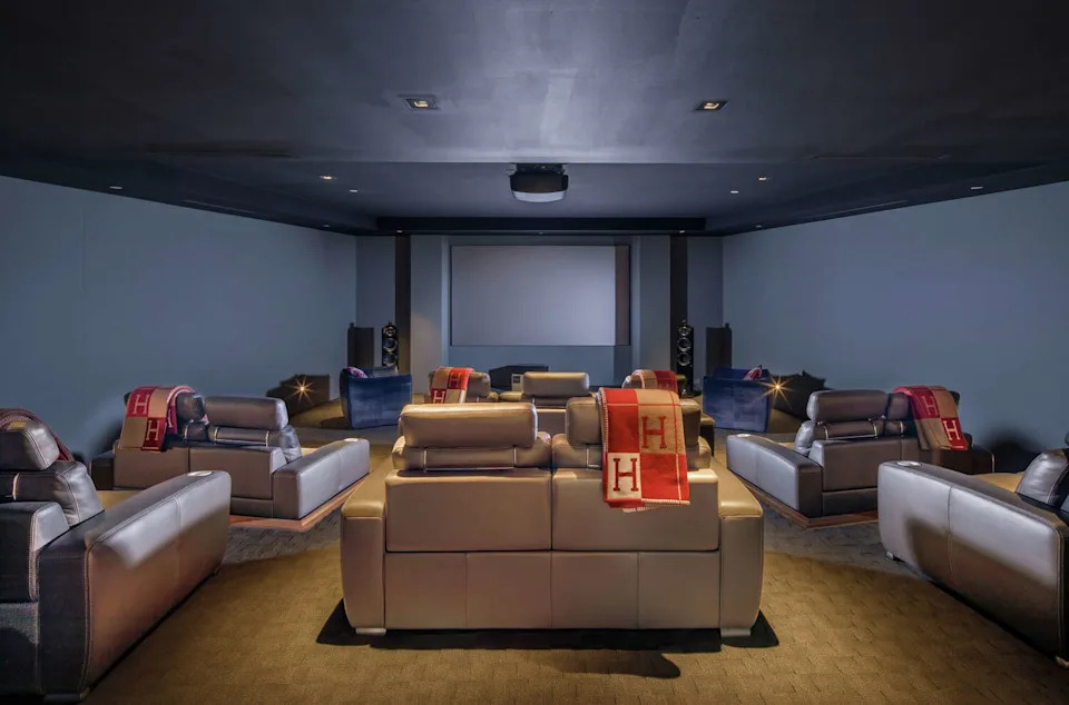  3102 Noble Lakes Lane in Houston, Texas. It was the former home of NBA superstar Nick van Exel. (Steve Chenn)