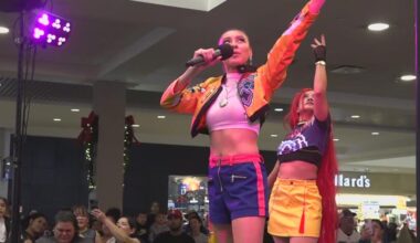 Fans Pack La Palmera for ‘K-Pop Demon Hunters’ Performance