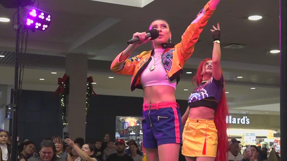 Fans Pack La Palmera for ‘K-Pop Demon Hunters’ Performance