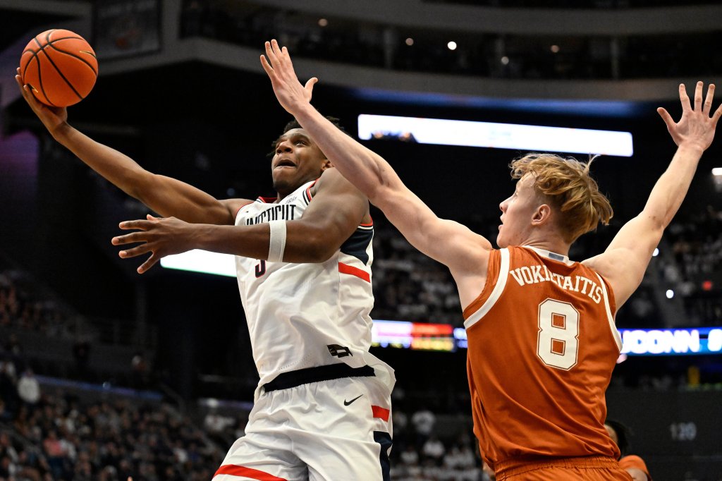 No. 5 UConn men complete nonconference slate with 71-63 win over Texas