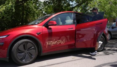 A rider boards a driverless Tesla robotaxi, a ride-booking service, Sunday, June 22, 2025, in Austin, Texas. (AP Photo/Eric Gay)