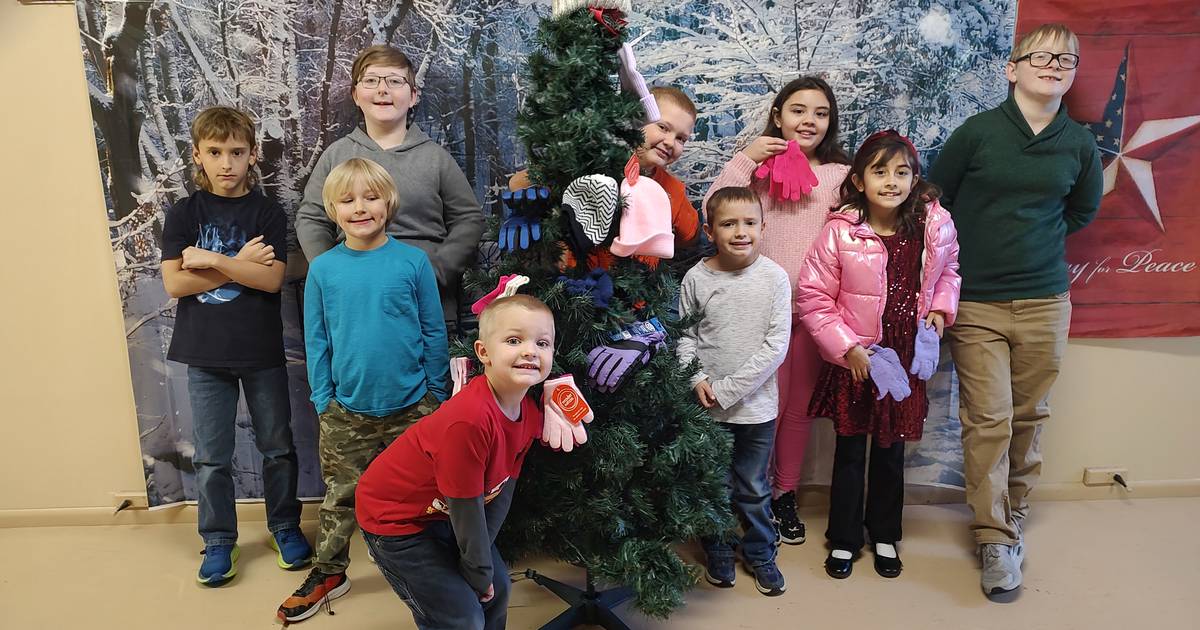 Plano church collected hats, mittens, gloves, and scarves for food pantry – Shaw Local