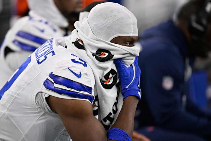 Vikings severely damage Cowboys’ playoff hopes, beating Dallas 34-26