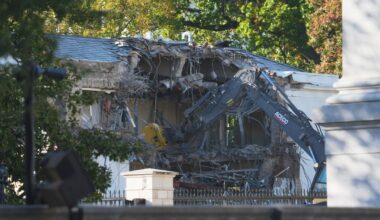 Senate Democrats press Dallas-based AECOM over White House ballroom, get no answers