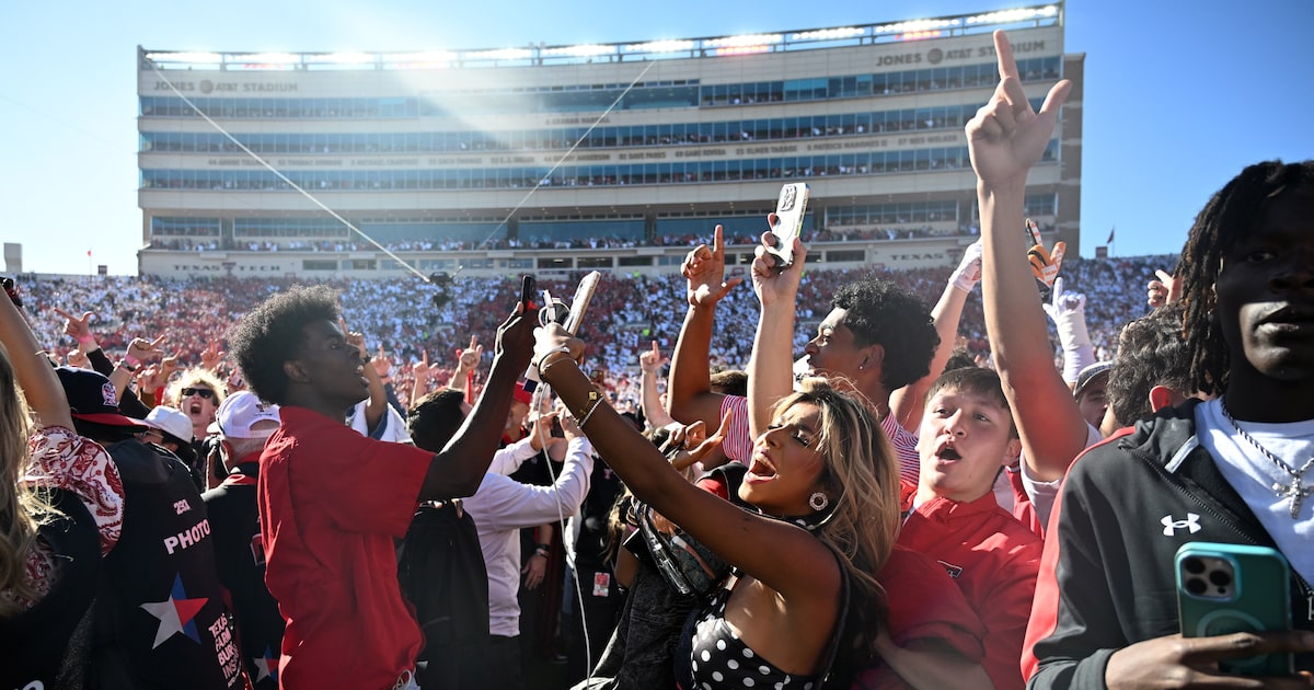 Hateful chants in sports need to stop. Texas can help set an example