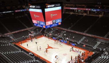 Tramon Mark (18 points) leads balanced Texas attack in romp over Le Moyne