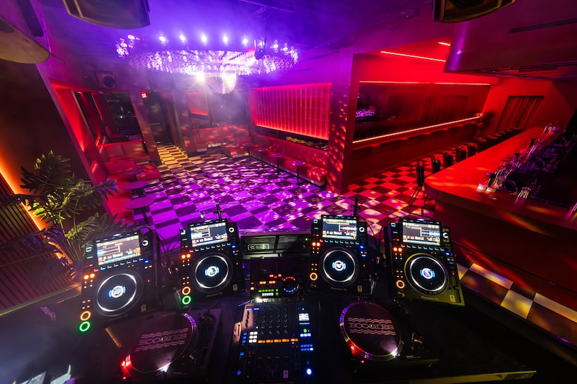 Tucked inside a tiny, L-shaped bar is the new Boogies, a dance club. You knew it in the past...