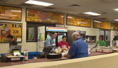 Hundreds line up for tamales at 2 San Antonio staples ahead of Christmas
