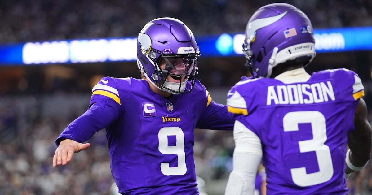 Minnesota Vikings severely damage Cowboys' playoff hopes, beating Dallas