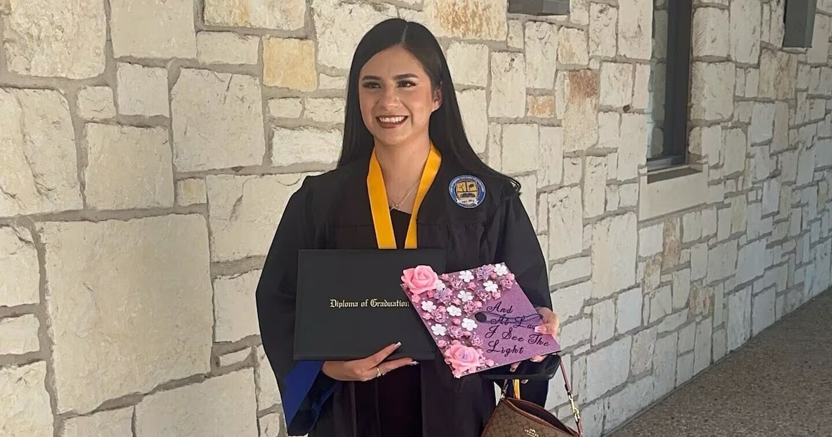 Student deported trying to fly home to Texas for Thanksgiving gets support from college