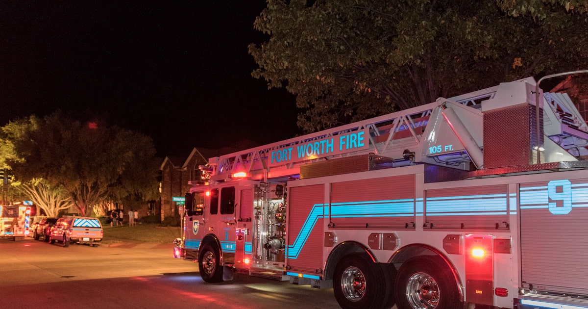 Over 90 Fort Worth firefighters respond to apartment fire Wednesday, officials say