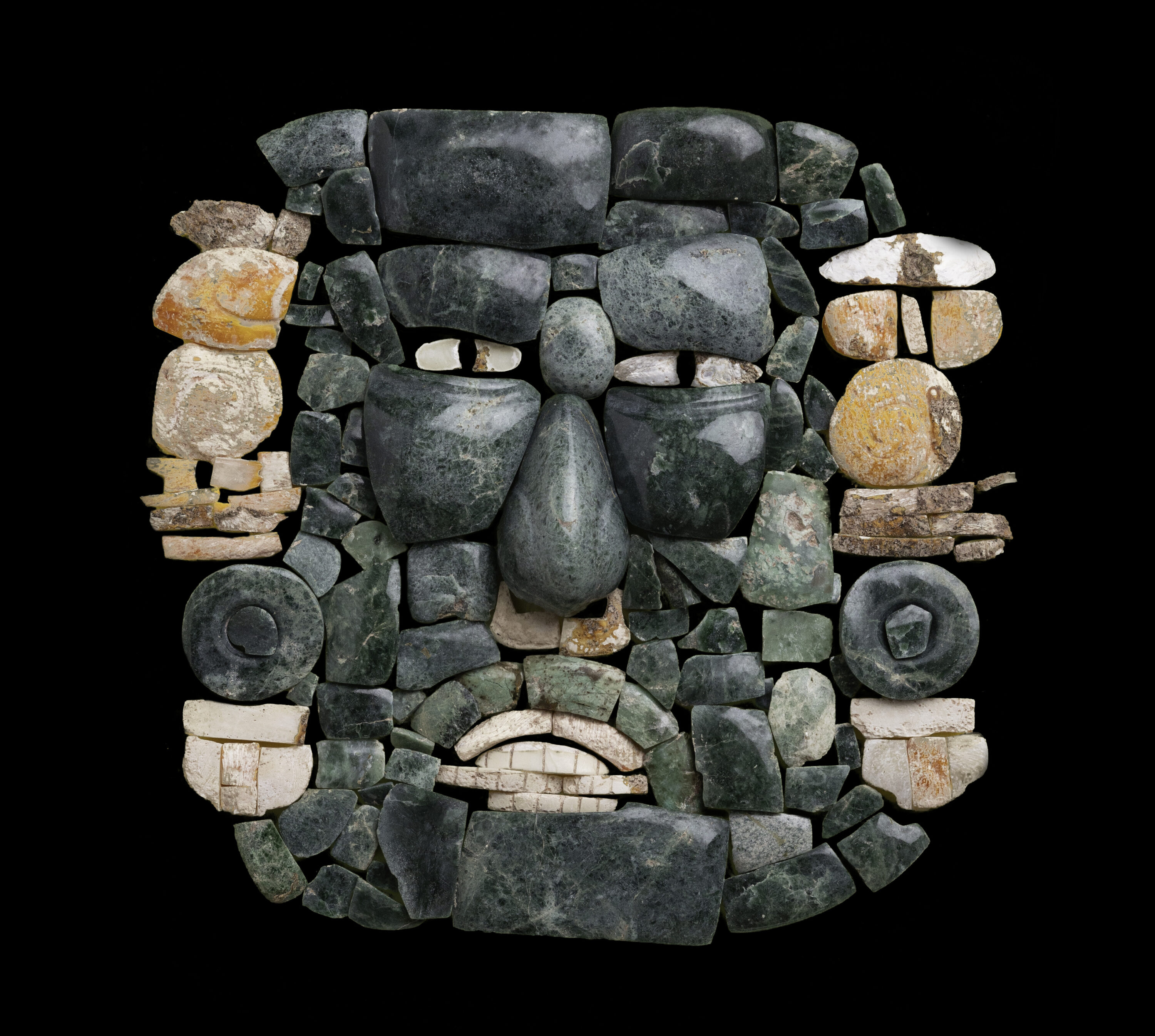The mask of Maya
ruler Te K'ab Chaak
— the reconstruction
of which is still in
progress — is a
crucial part of a trove
of artifacts that reveal
new knowledge about
an ancient civilization.


Archaeologists Arlen and Diane Chase discovered a 1,600-year-old Jade mask in Belize.