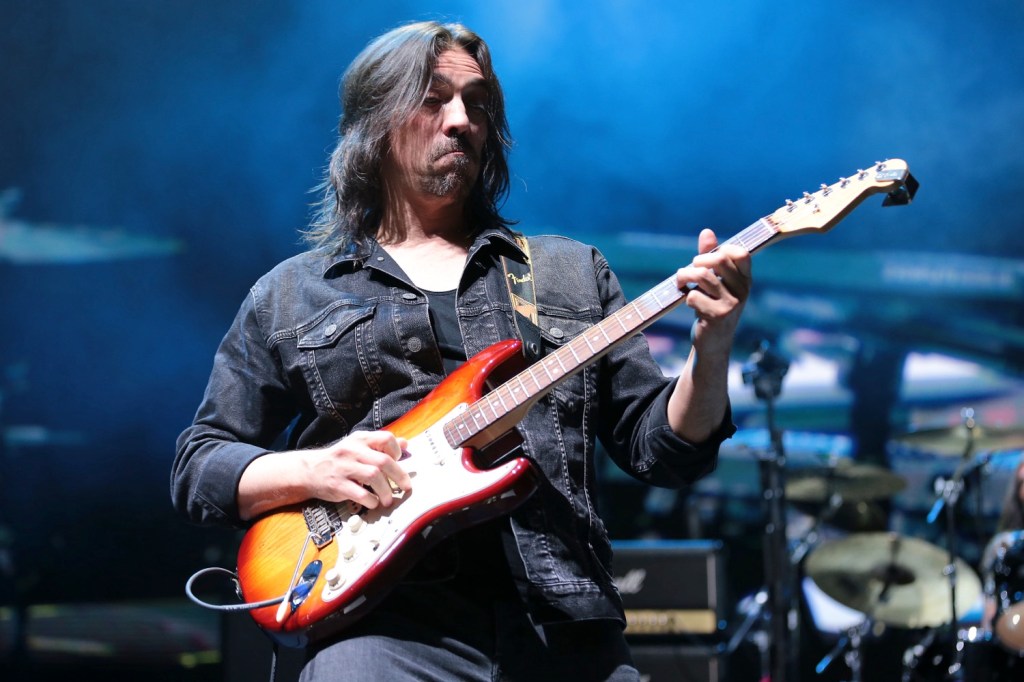 Saul Hernandez of Caifanes plays guitar