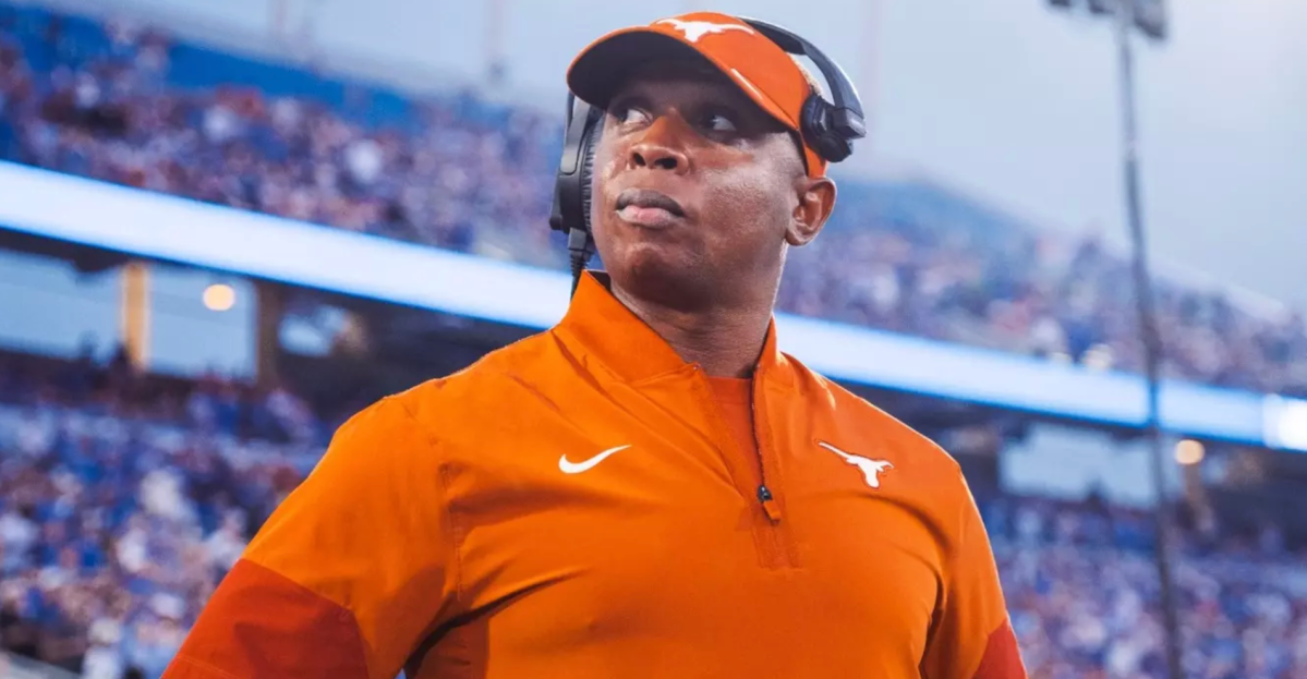 Texas fires RB coach Chad Scott after one season