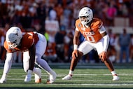 Texas Longhorns linebacker Anthony Hill Jr. (0) lines up against the Clemson Tigers during...